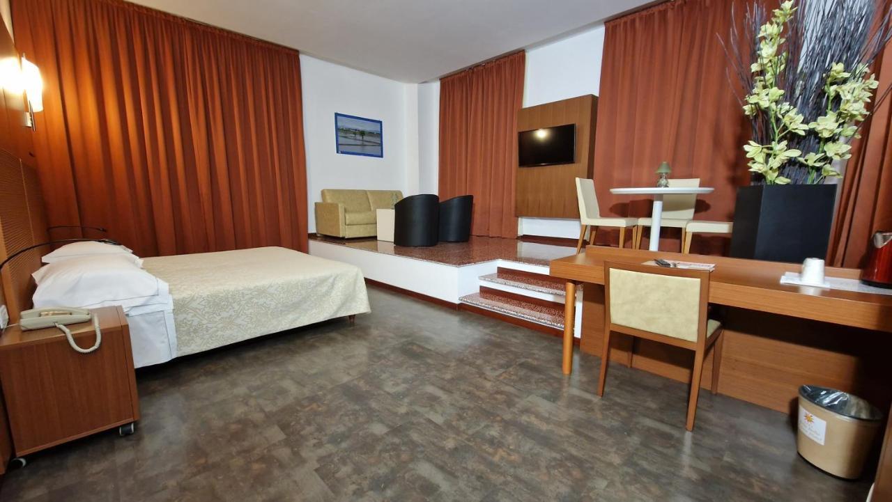 Bella Italia Palace Hotel Novara Bagian luar foto