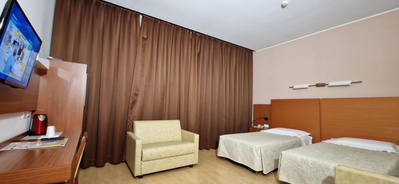 Bella Italia Palace Hotel Novara Bagian luar foto