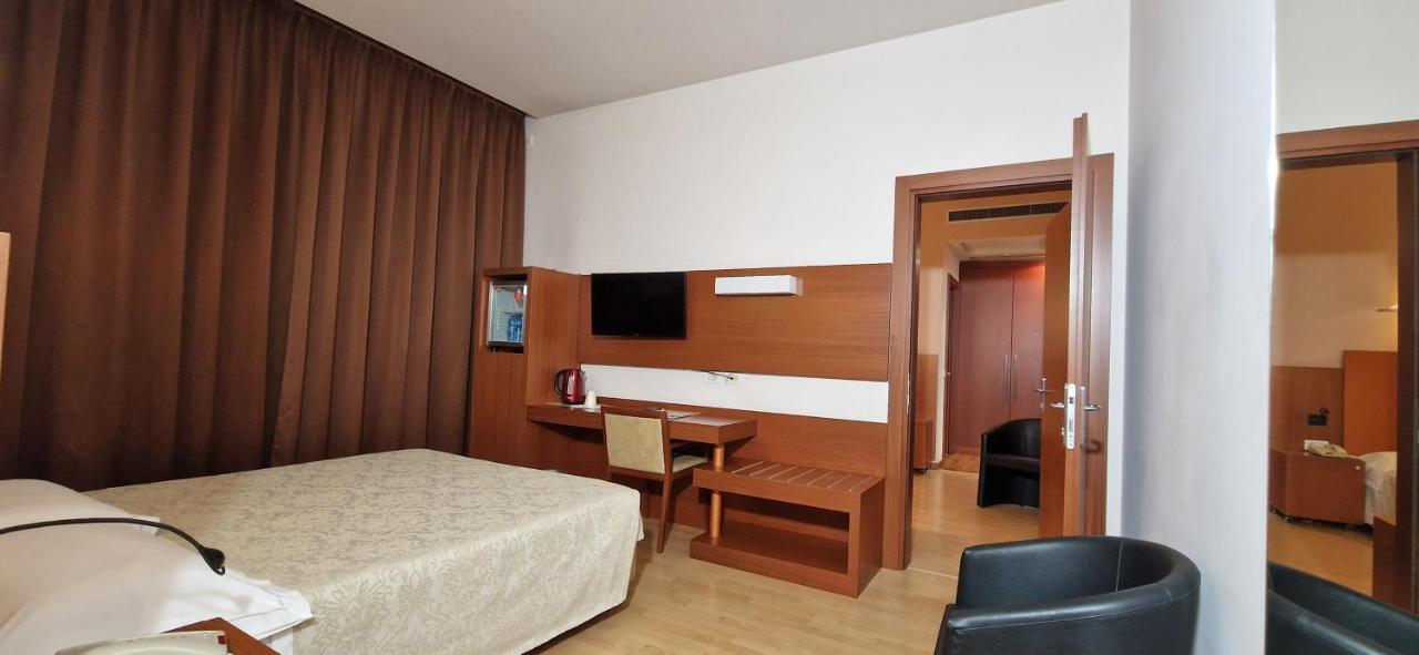 Bella Italia Palace Hotel Novara Bagian luar foto