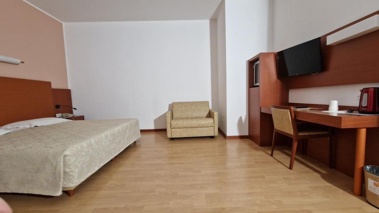 Bella Italia Palace Hotel Novara Bagian luar foto