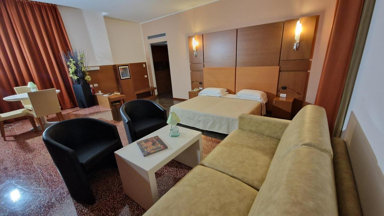 Bella Italia Palace Hotel Novara Bagian luar foto