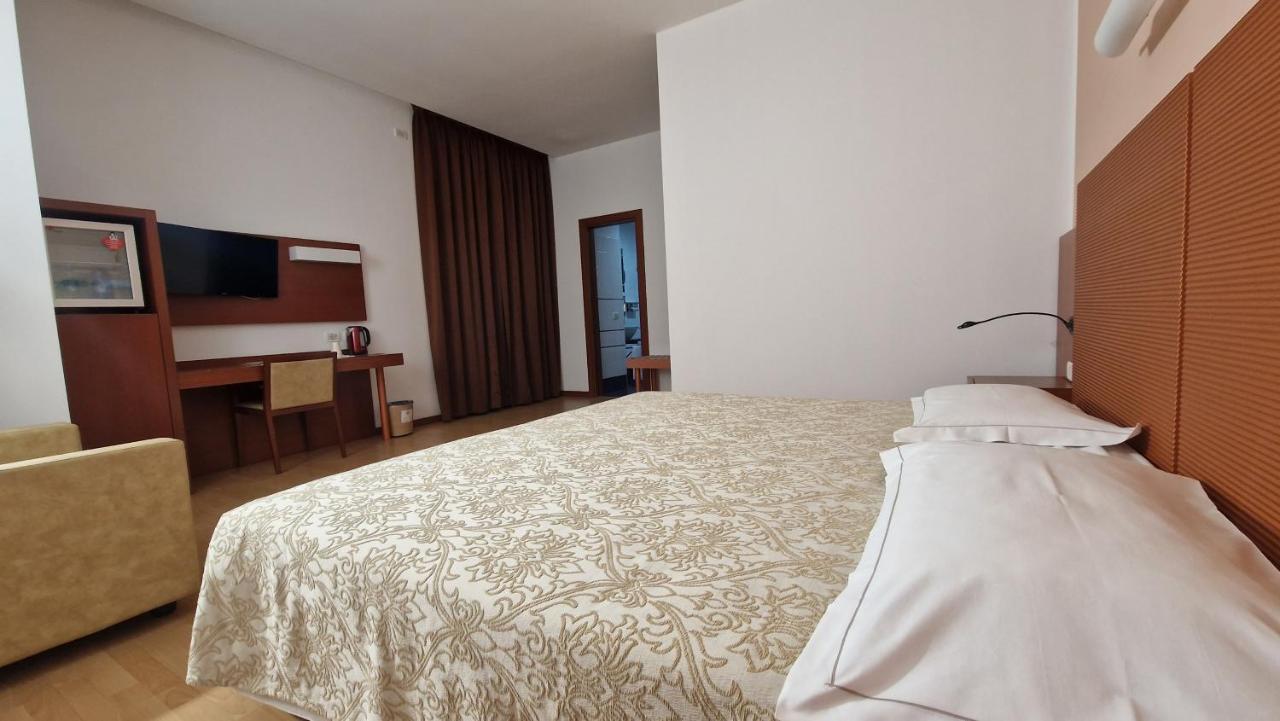 Bella Italia Palace Hotel Novara Bagian luar foto