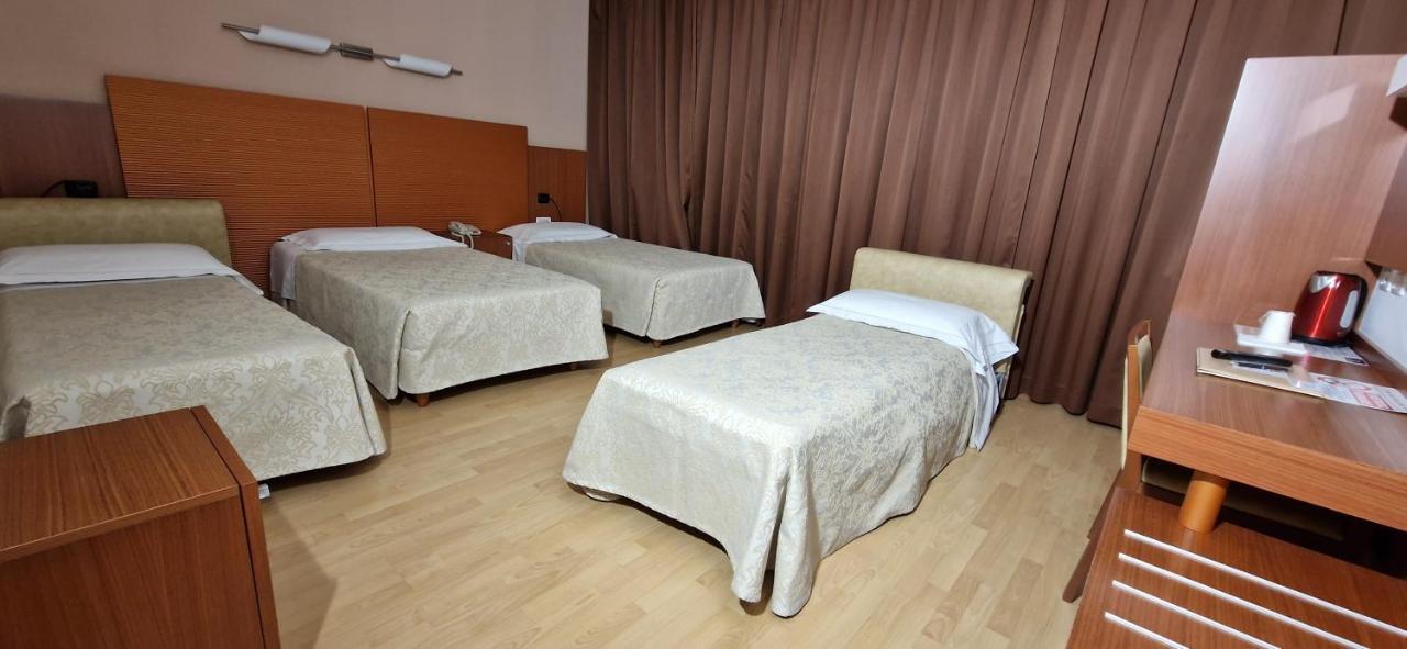 Bella Italia Palace Hotel Novara Bagian luar foto