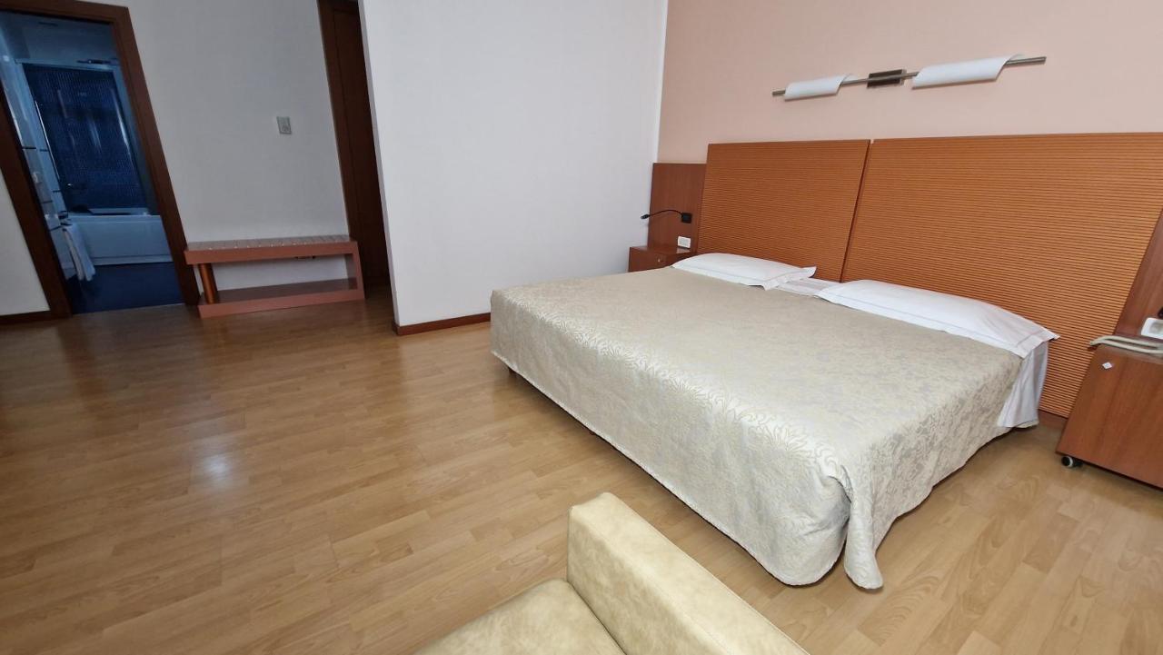 Bella Italia Palace Hotel Novara Bagian luar foto