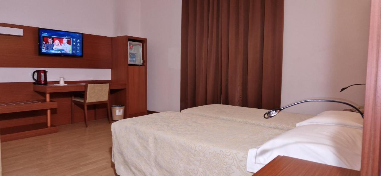 Bella Italia Palace Hotel Novara Bagian luar foto