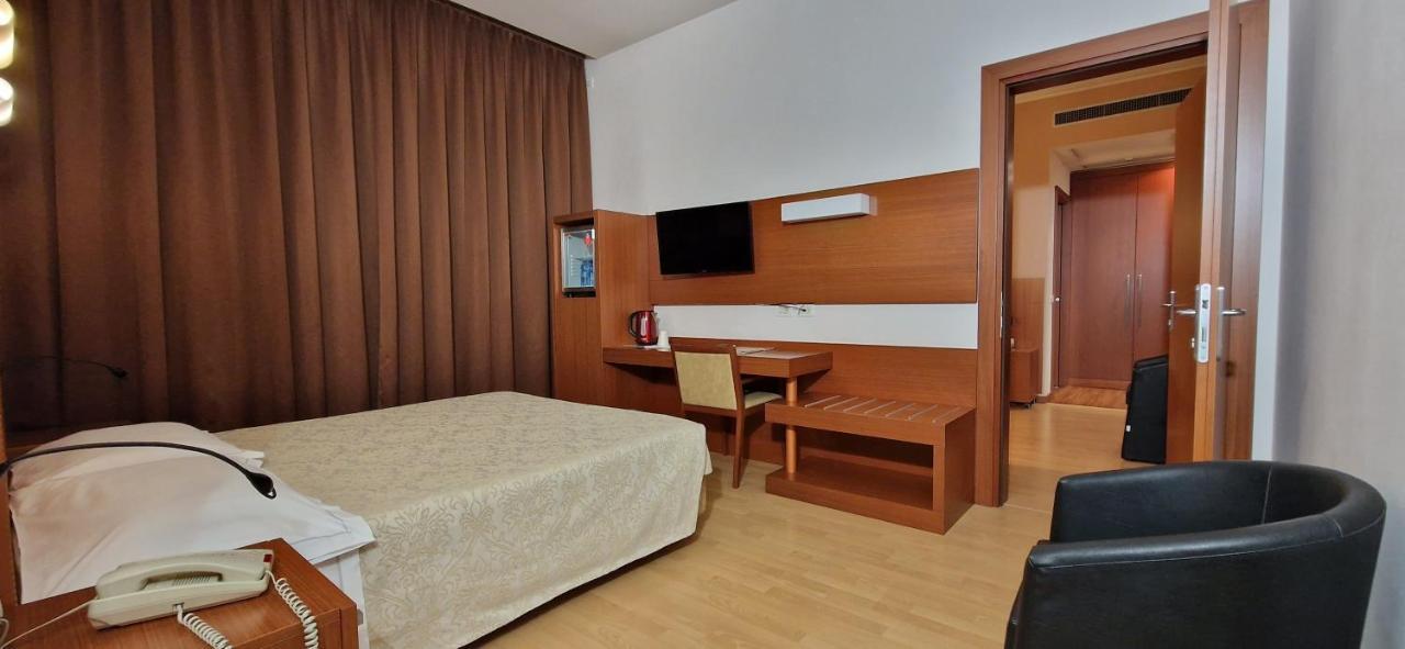 Bella Italia Palace Hotel Novara Bagian luar foto