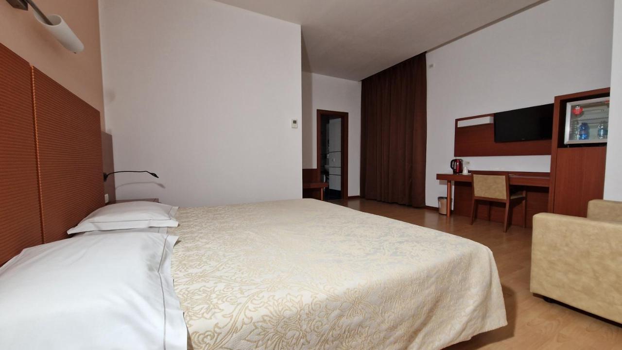 Bella Italia Palace Hotel Novara Bagian luar foto