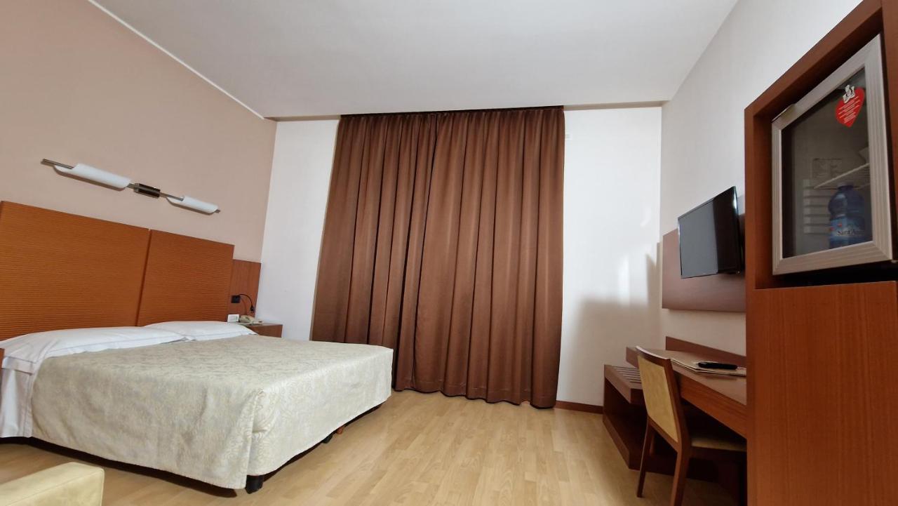 Bella Italia Palace Hotel Novara Bagian luar foto