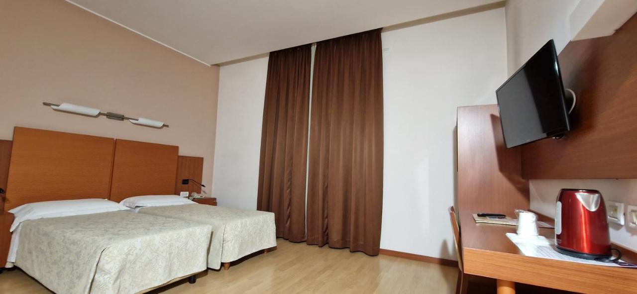 Bella Italia Palace Hotel Novara Bagian luar foto
