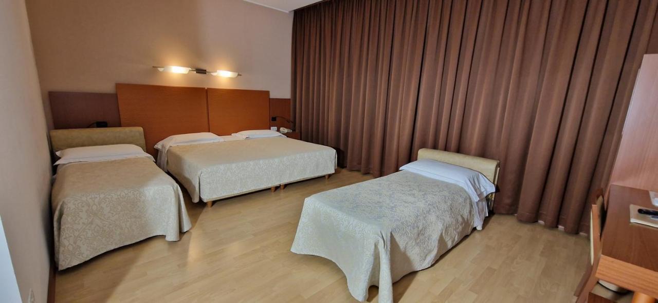 Bella Italia Palace Hotel Novara Bagian luar foto