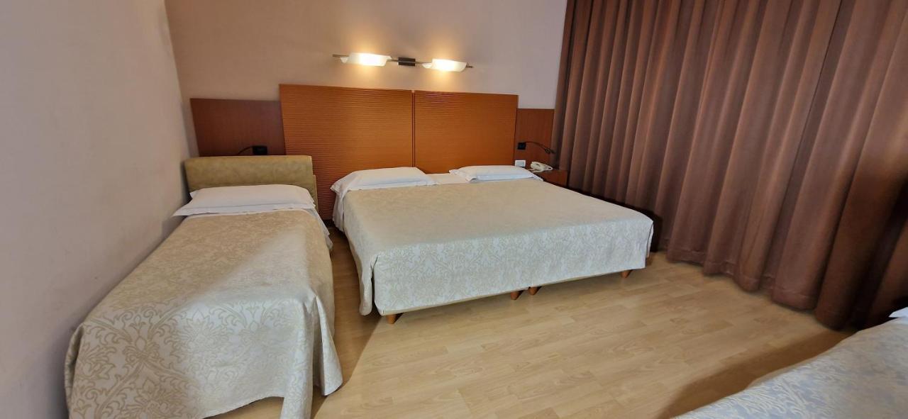 Bella Italia Palace Hotel Novara Bagian luar foto