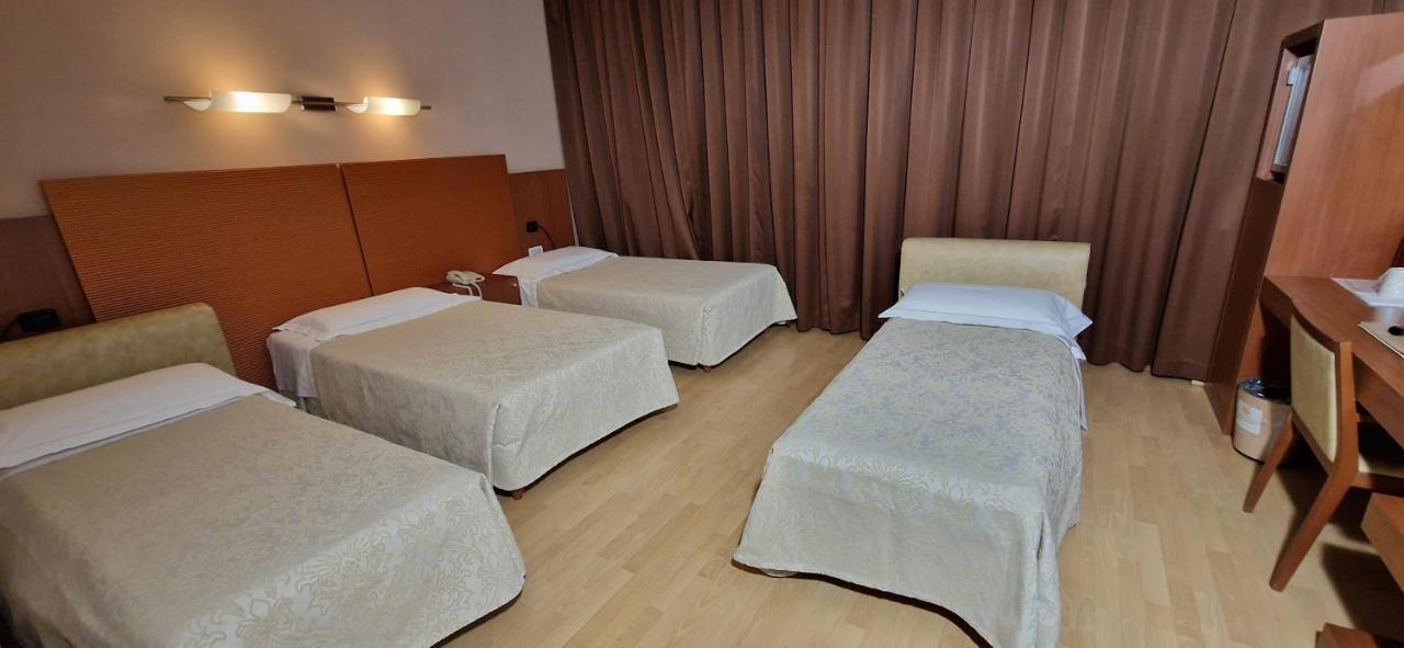 Bella Italia Palace Hotel Novara Bagian luar foto