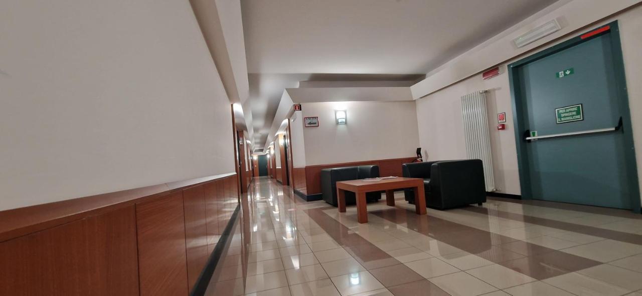 Bella Italia Palace Hotel Novara Bagian luar foto
