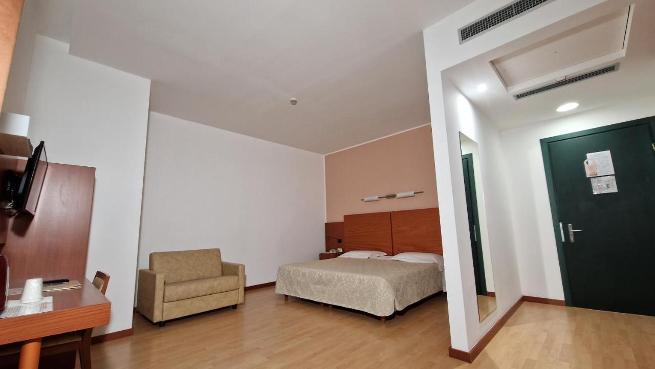 Bella Italia Palace Hotel Novara Bagian luar foto