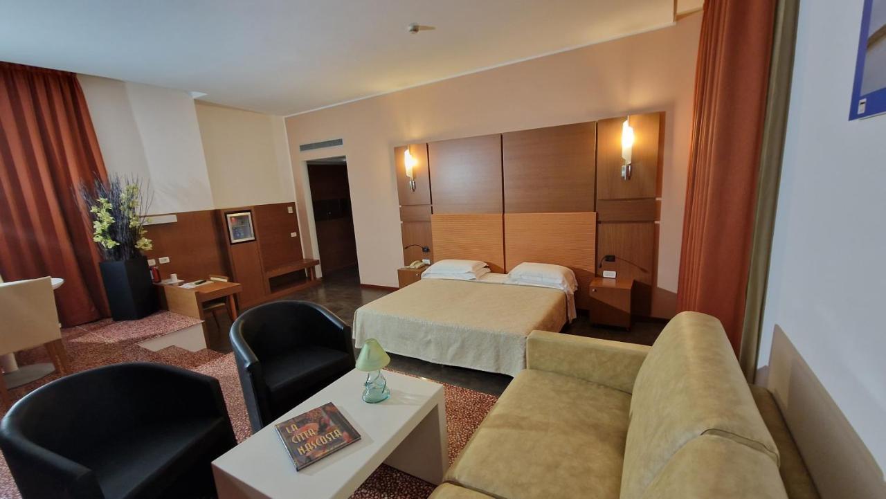 Bella Italia Palace Hotel Novara Bagian luar foto