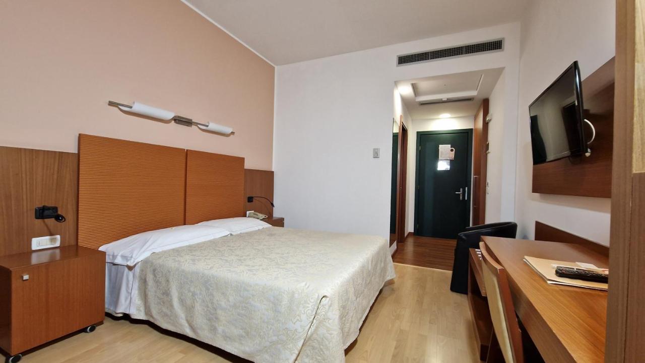 Bella Italia Palace Hotel Novara Bagian luar foto