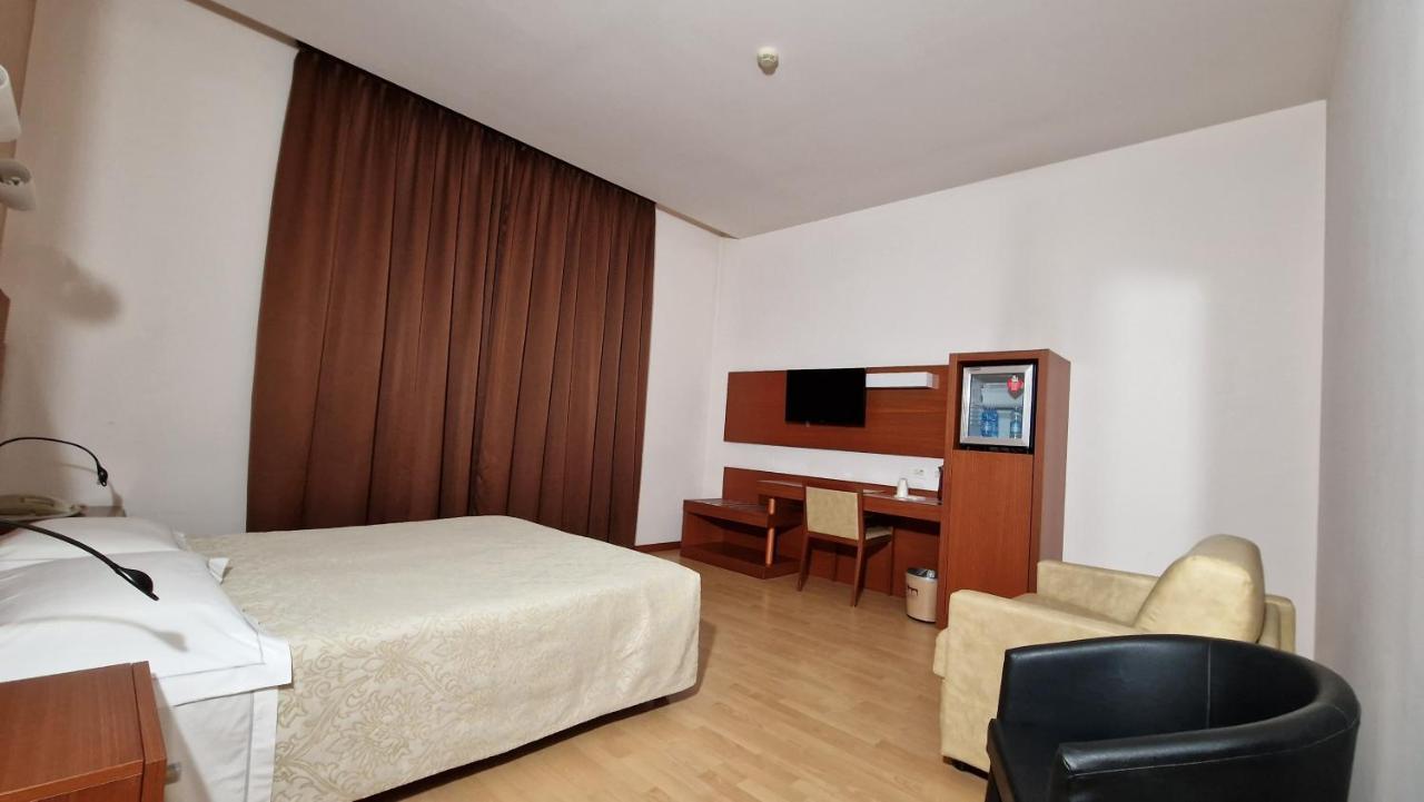 Bella Italia Palace Hotel Novara Bagian luar foto