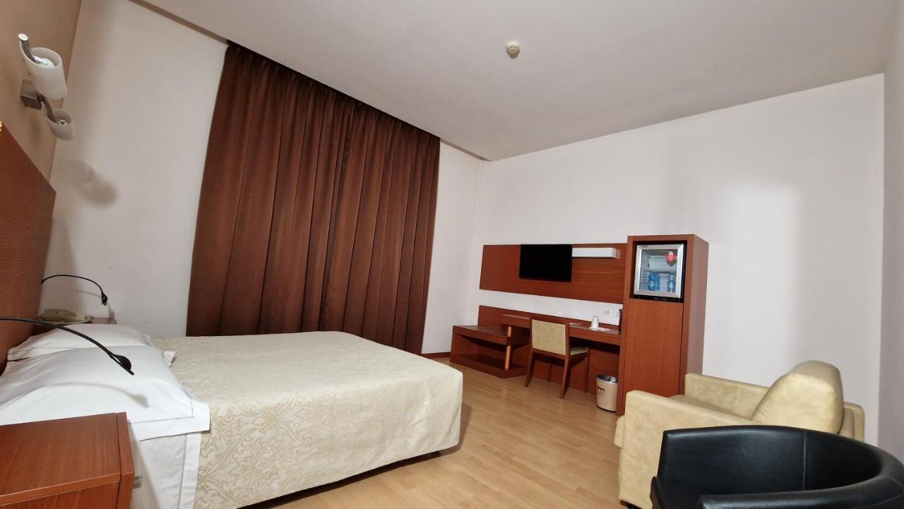 Bella Italia Palace Hotel Novara Bagian luar foto