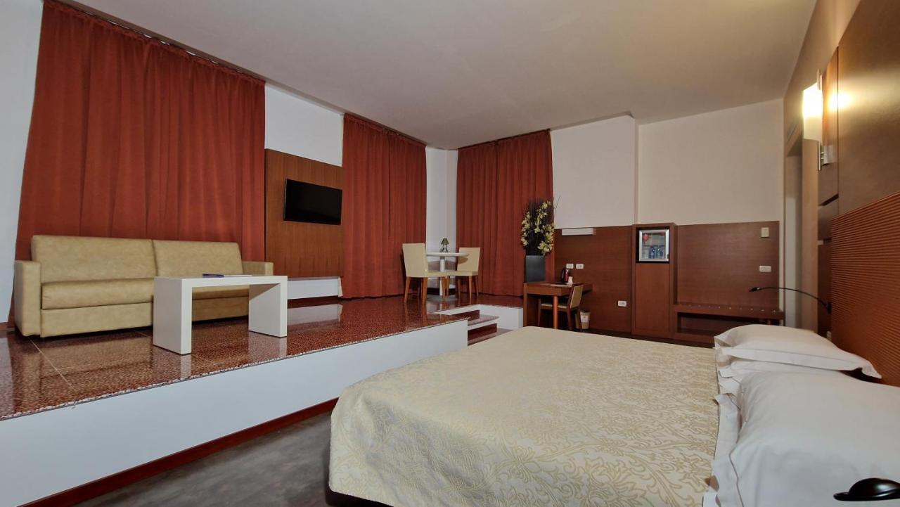 Bella Italia Palace Hotel Novara Bagian luar foto