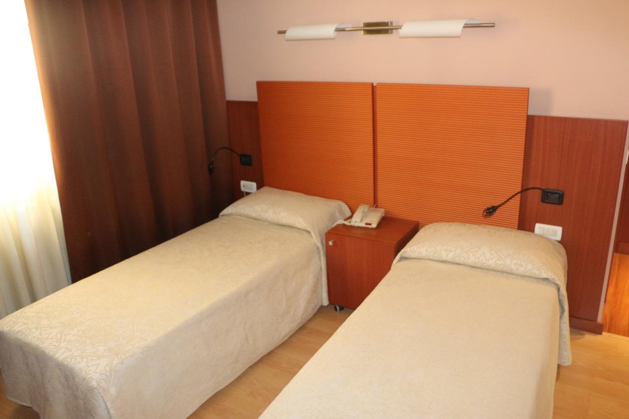 Bella Italia Palace Hotel Novara Bagian luar foto